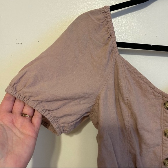 Abercrombie & Fitch • Button-Down Puff Sleeve top - Picture 4 of 7